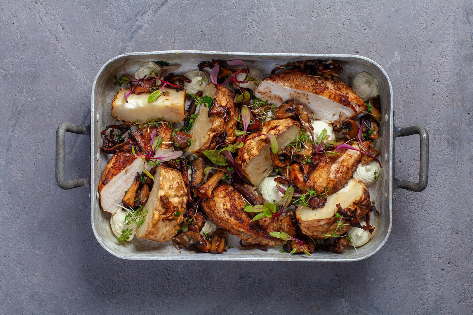  Oven tray with celeriac, chicken and mushrooms