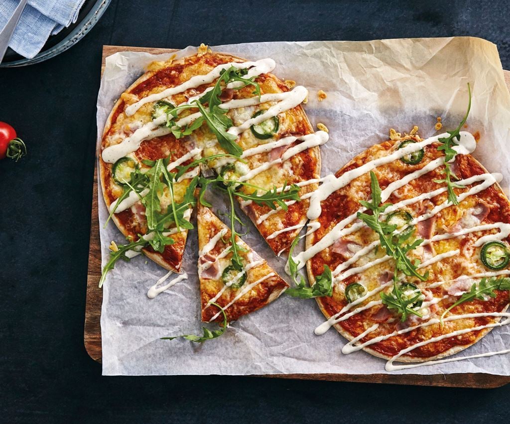 Tortilla pizza with ham and jalapeños 火腿配墨西哥辣椒玉米餅披薩