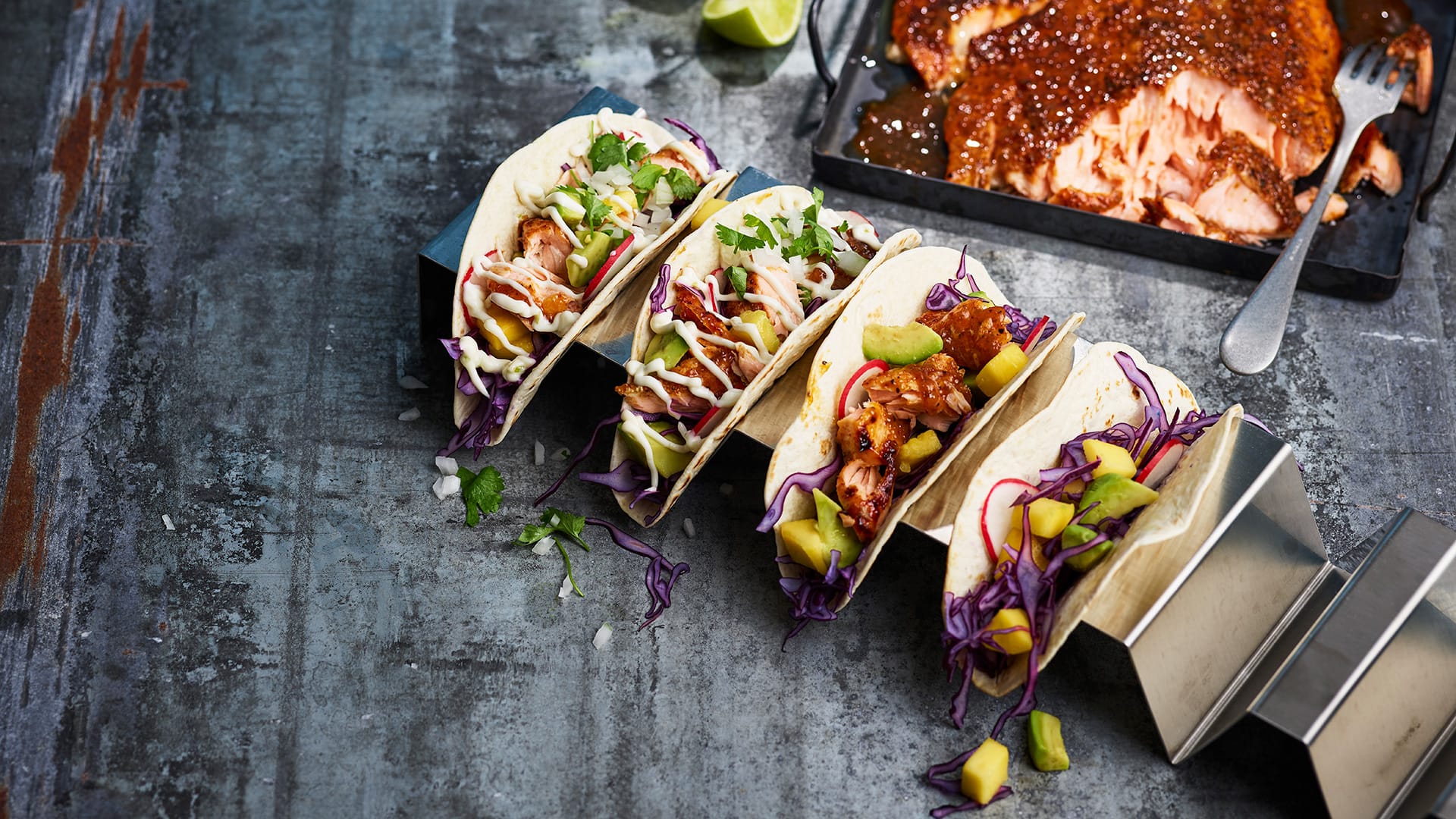 Laxtacos med BBQ-sås