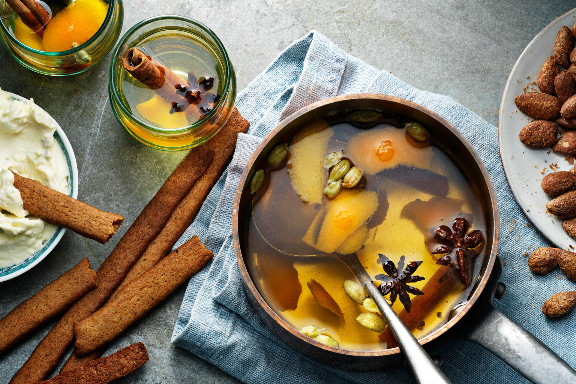 Vit glögg med kanel, kardemumma & apelsin