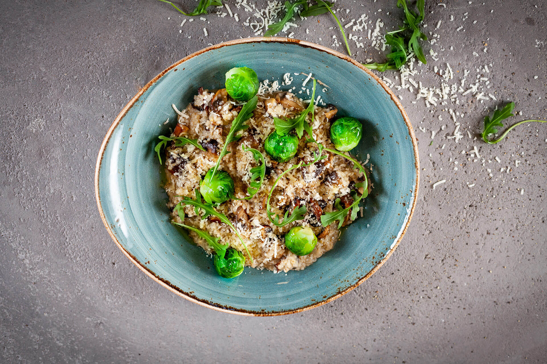 Vegetarisk svamp- & korngrynsrisotto med brysselkål