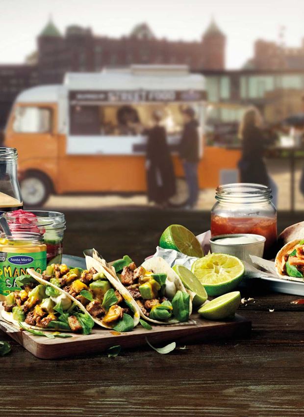 Street food och en food truck.