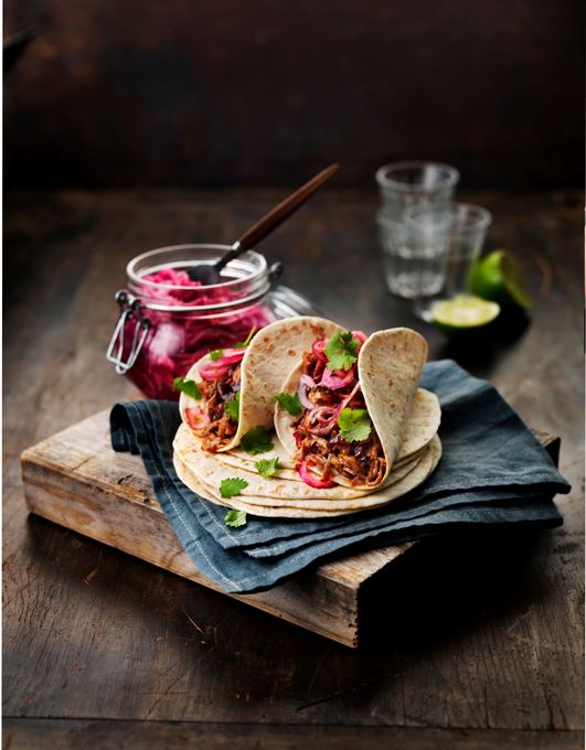 tortilla met pulled pork en gepickelde ui