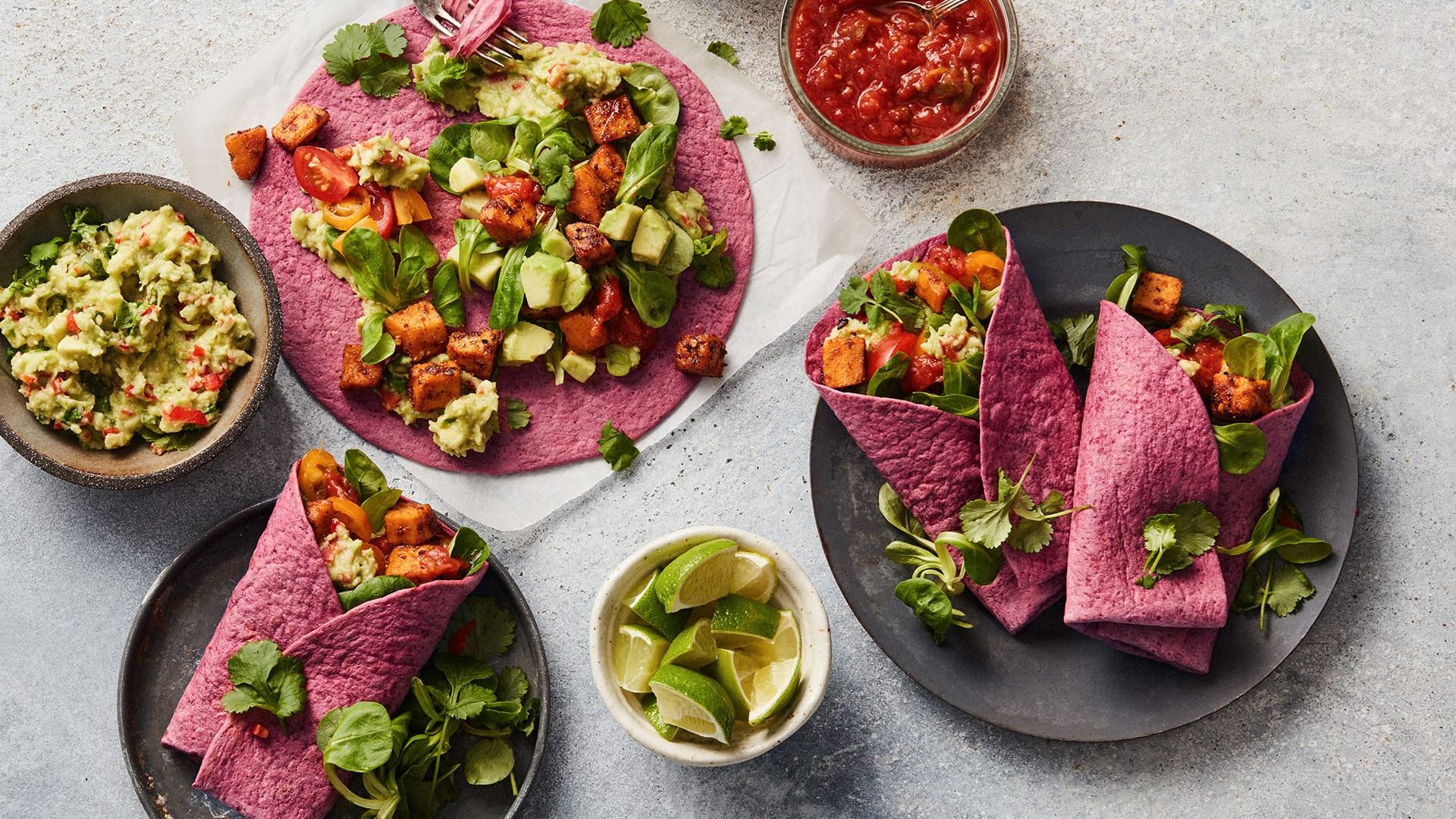 Rote-Beete-Tortilla mit vegetarischer Chili&Lime-Füllung