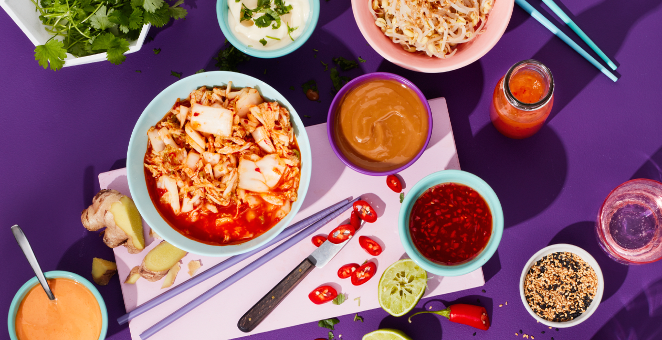 Wok med kylling, cashewnødder og nudler