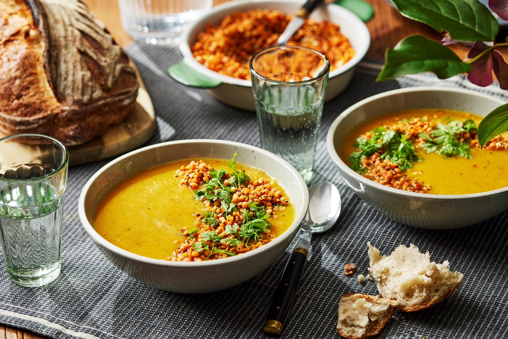 linser i suppe på tallerken