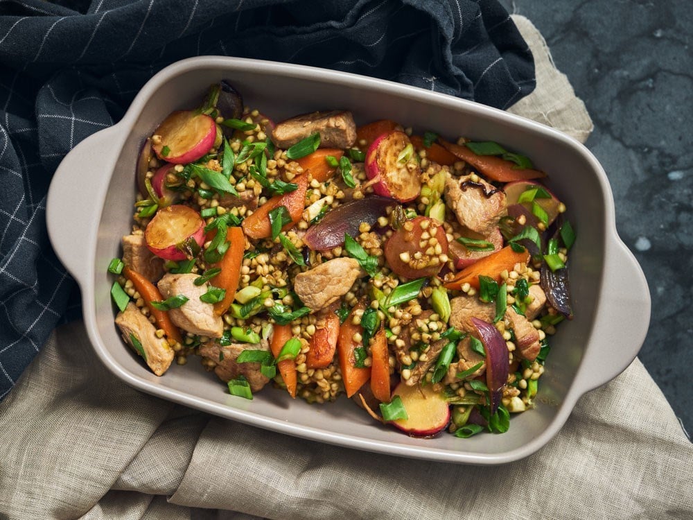 Zaļo griķu un cūkgaļas stir-fry 
