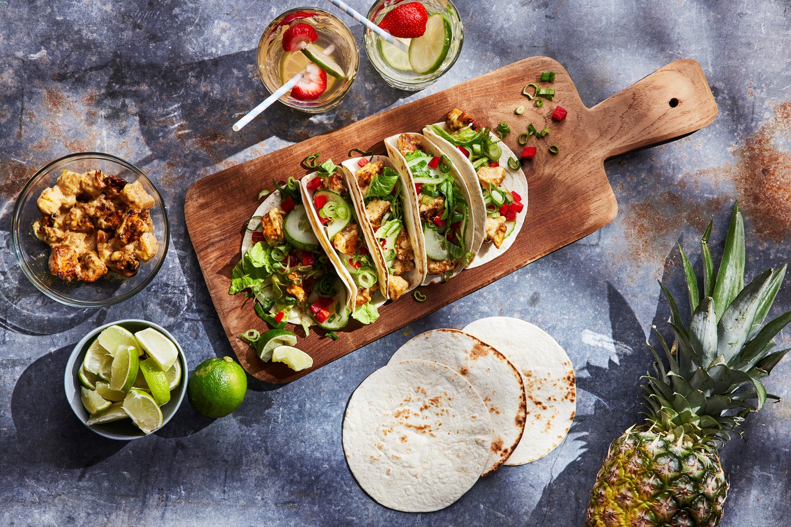 Picnic tacos with chicken and mango mix 