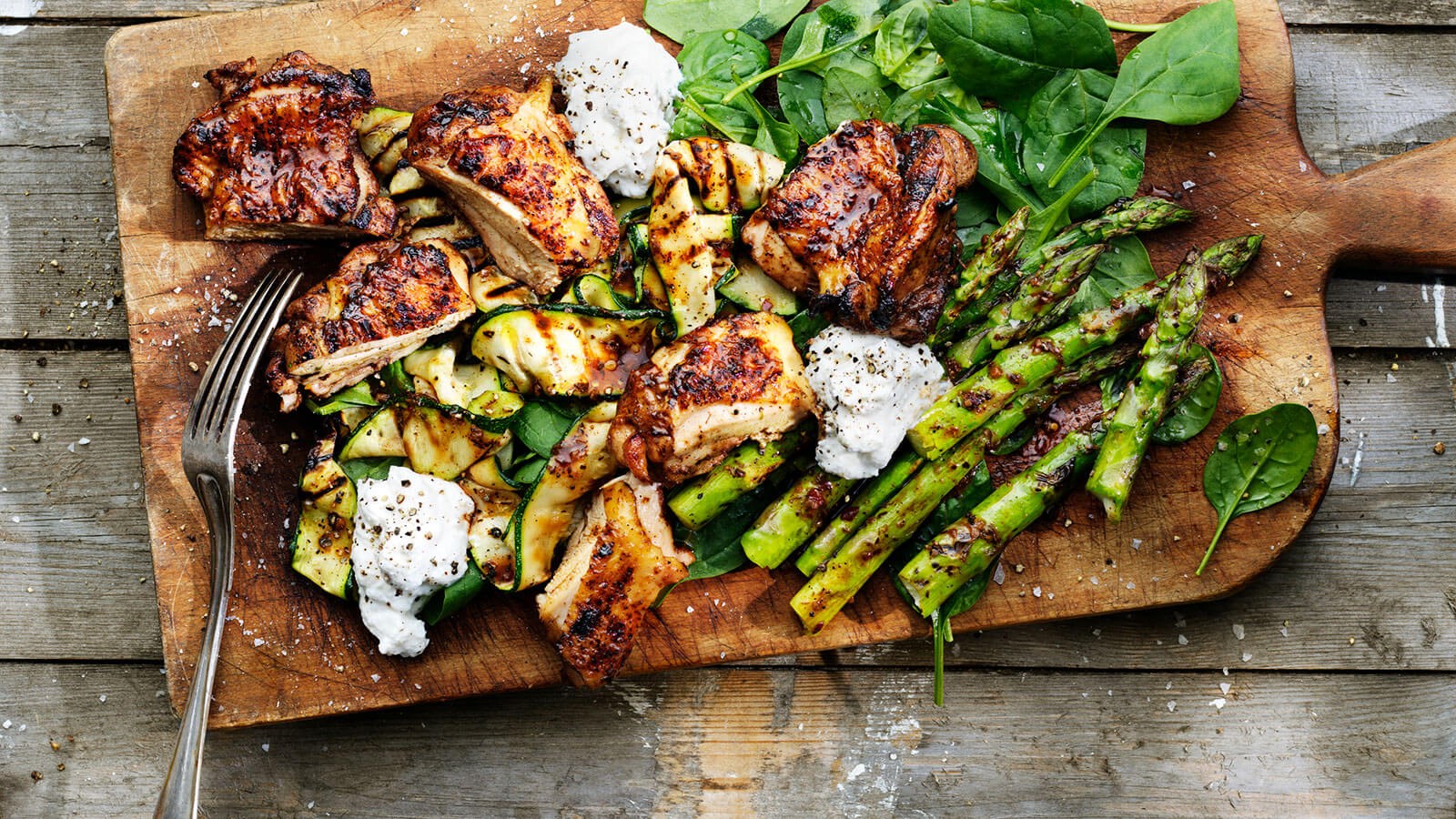 Gegrilltes Huhn mit mariniertem Sommergemüse