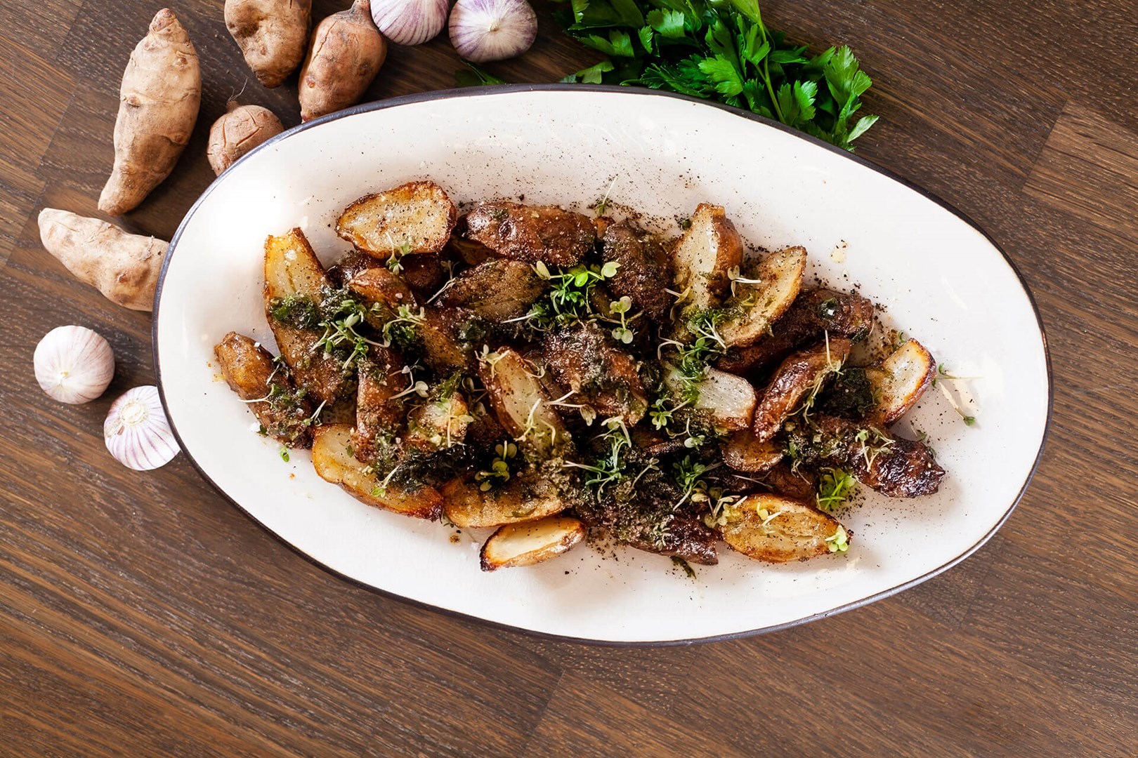 Dish with oven-roasted Jerusalem artichokes