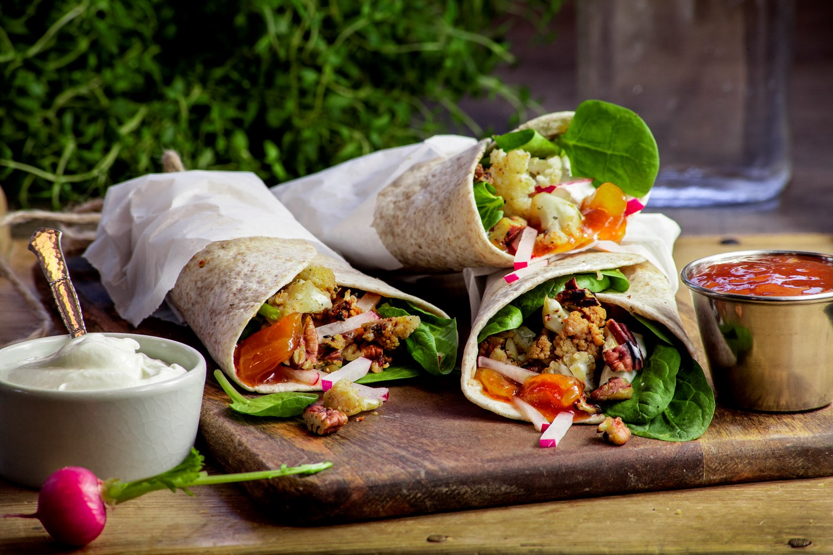 Pulled calloflower wrap with pecan nuts and lemon chutney