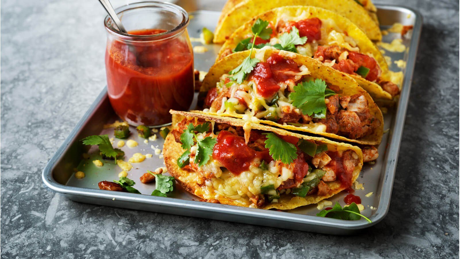 Gratinated tacos on a tray