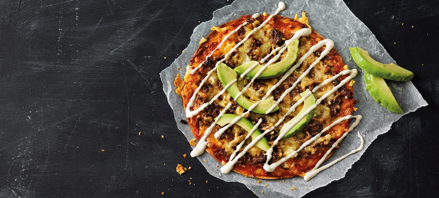 Tortillapizza Mexicana met gehakt en avocado