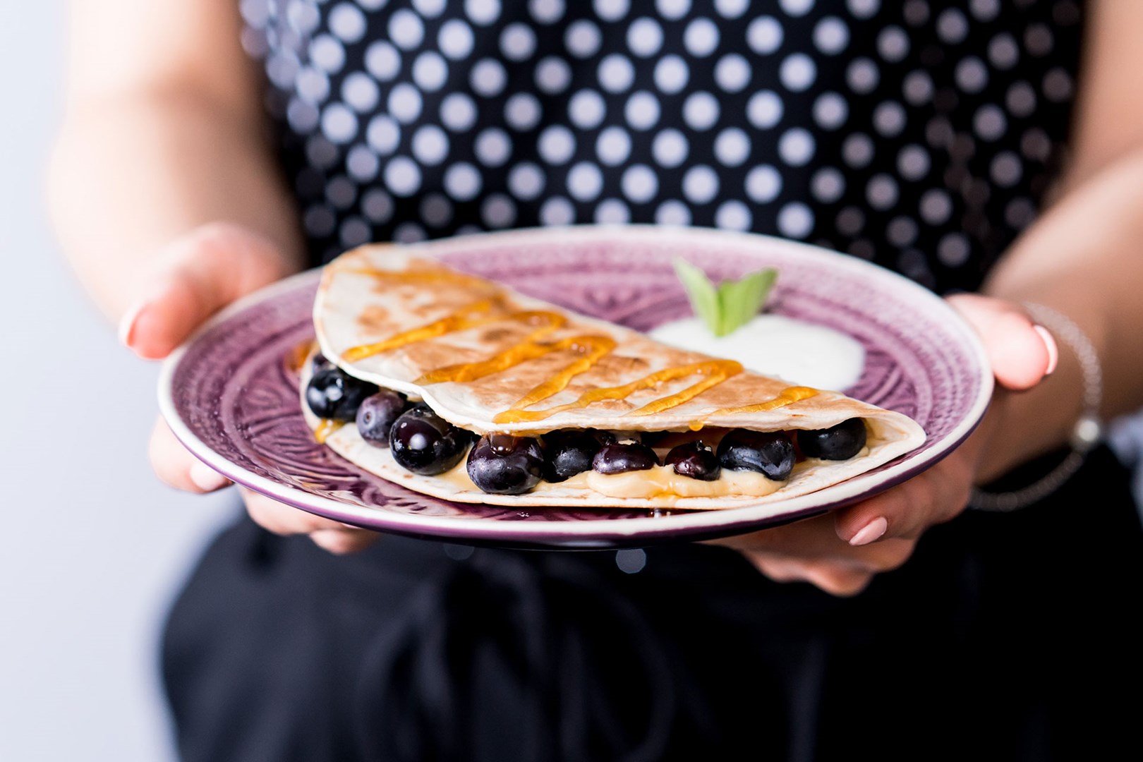 Süße Quesadillas mit Blaubeeren, Erdnussbutter-Frischkäse