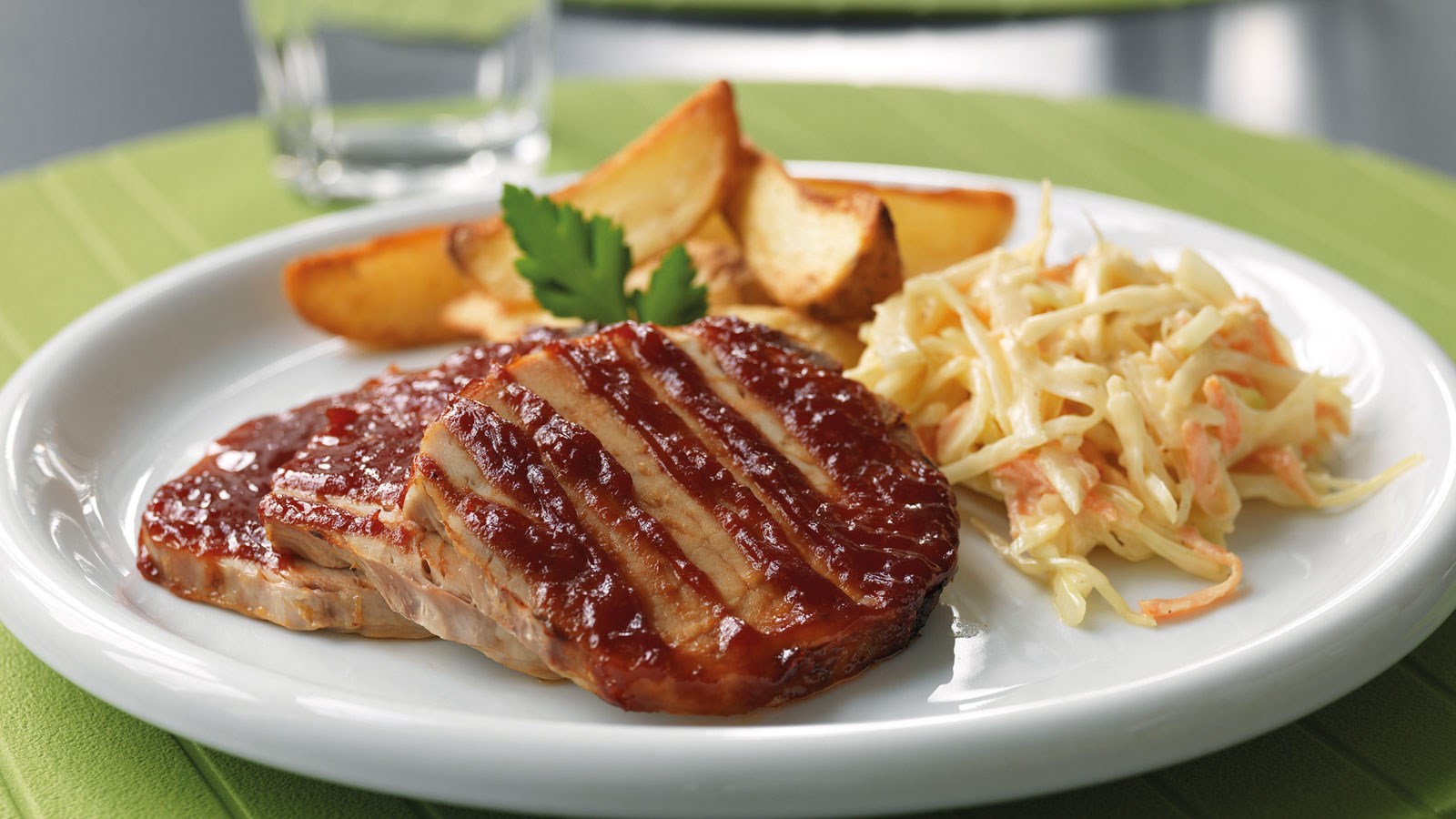 Amerikansk BBQ kotlett med klyftpotatis & coleslaw