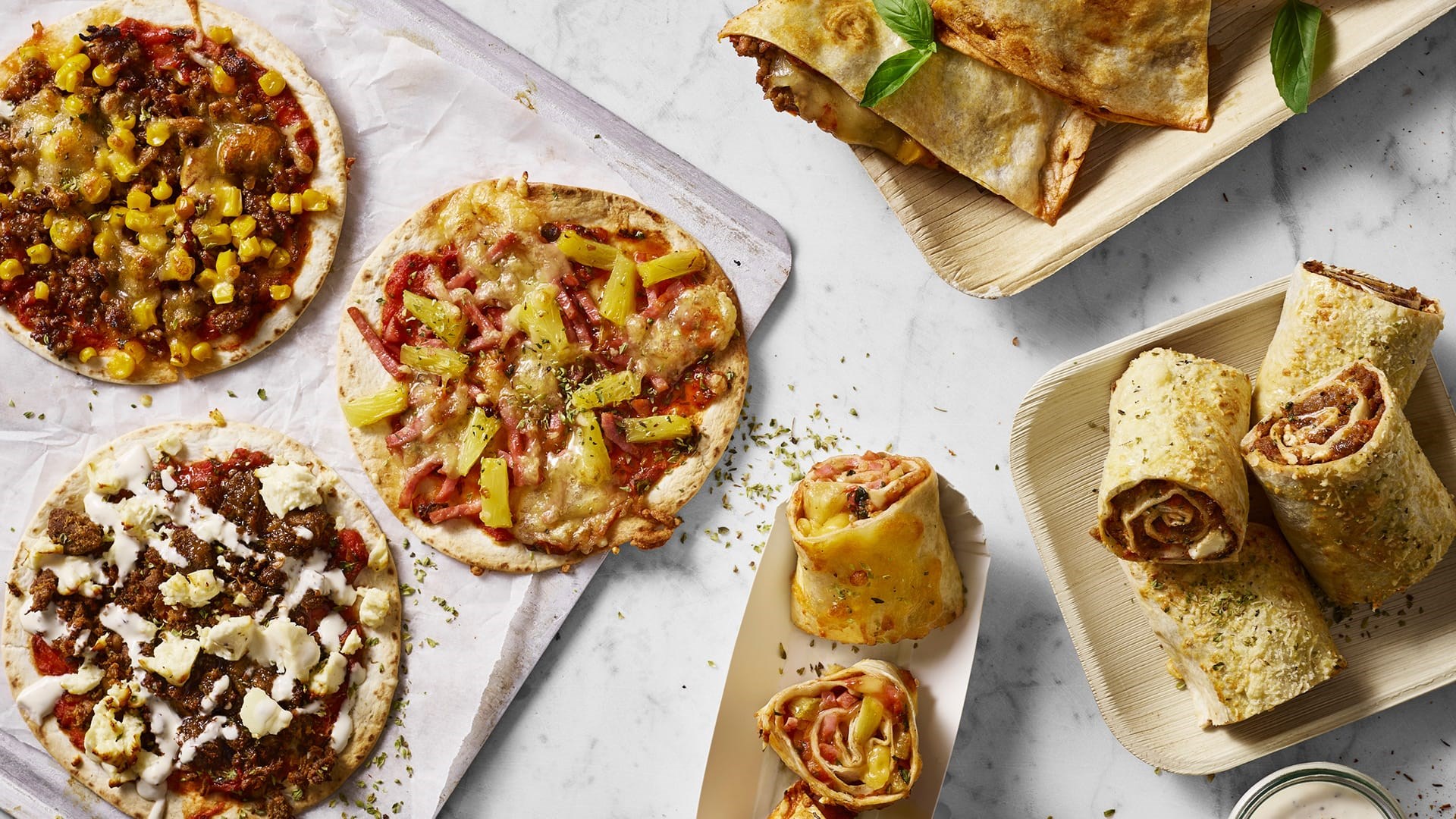 Superenkla pizzor gjorda på tortillabröd. Finns i flera olika tillagningssteg. 