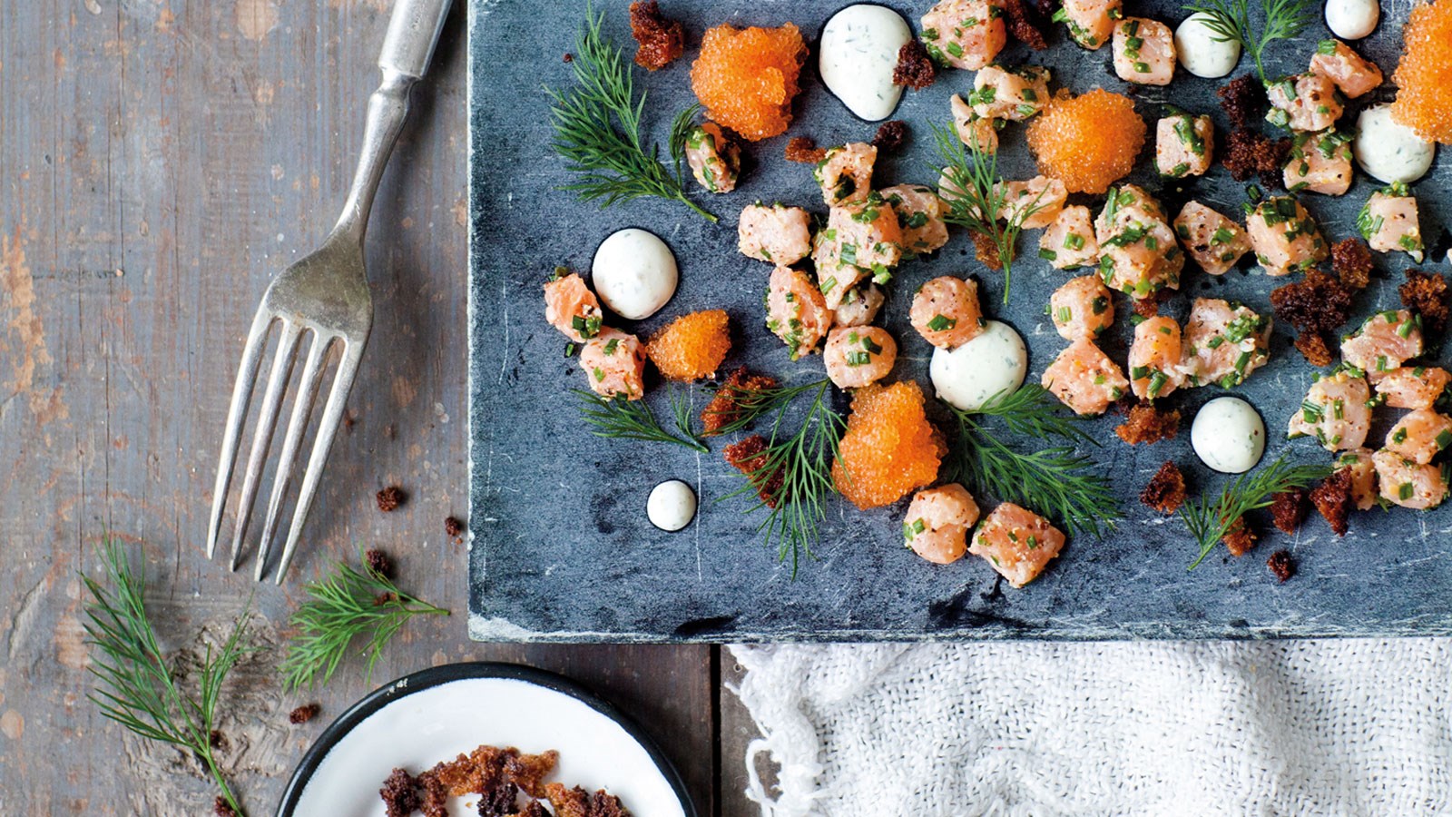 Rødingfilet med dild, peberrod og rugbrødskrummer