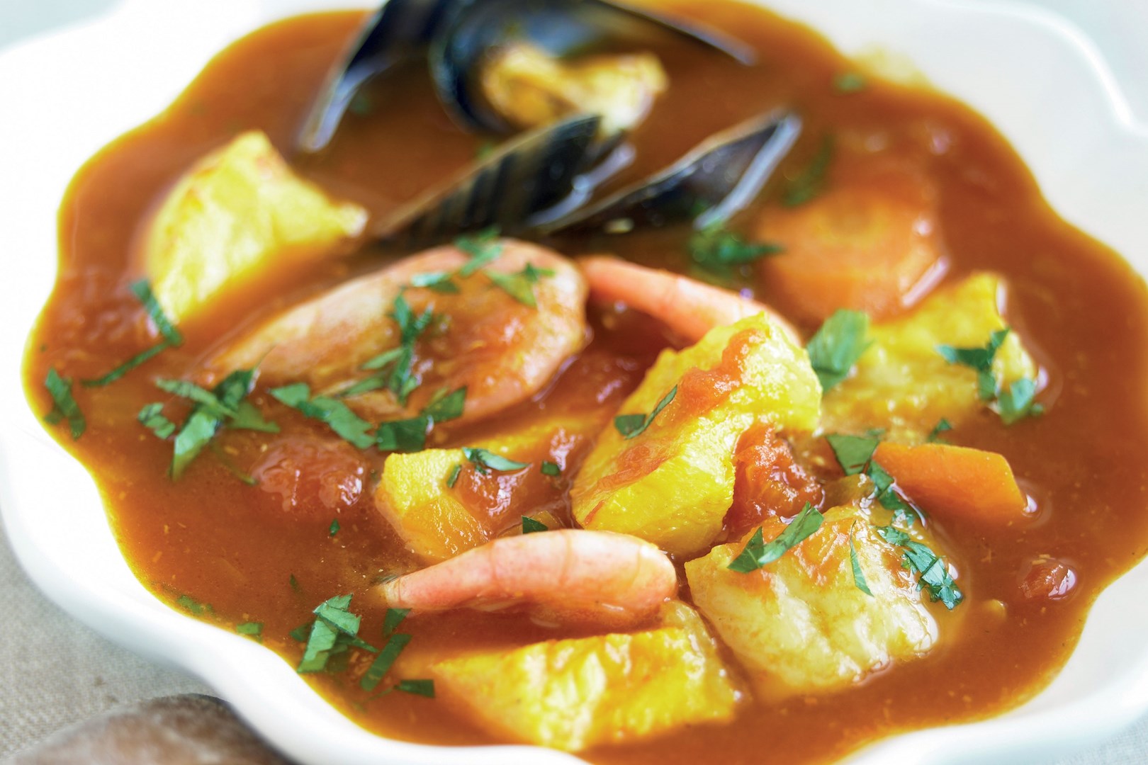 Bouillabaisse met tomaat, saffraan en witte wijn