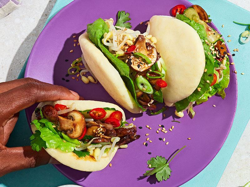 Asian Bao Buns med svamp på tallrik