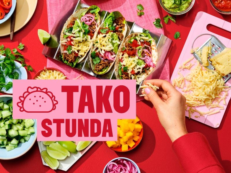krāsaini tako uz galda