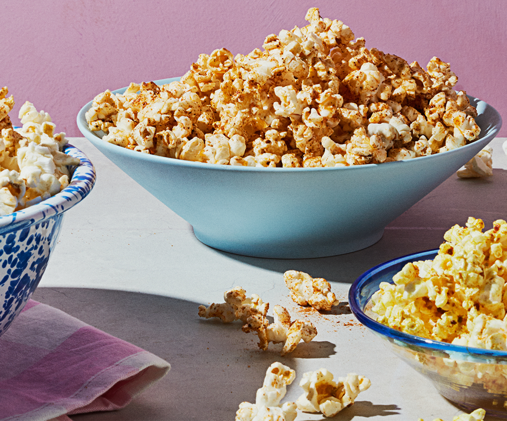 Popcorn smaksatta med kryddor. Här med Sriracha, Curry Mango och Thai Red Curry