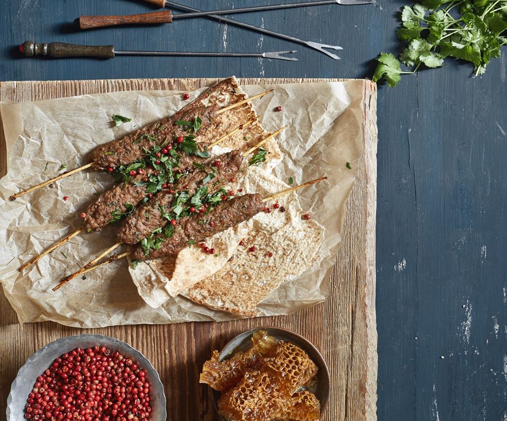 ļuļa kebabi uz iesmiem