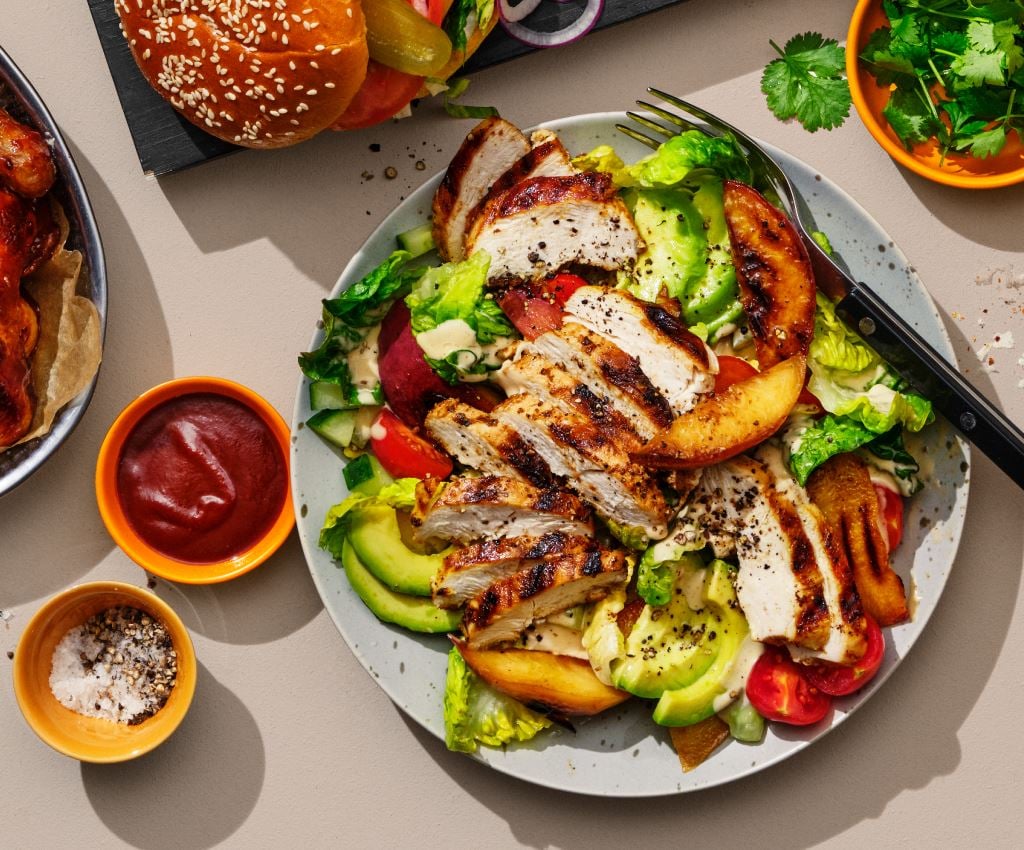 Vistas salāti, pasniegti uz šķīvja