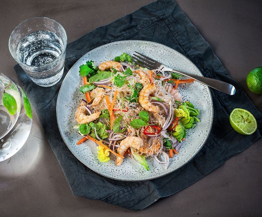 Vietnamesisk salat med rejer og glasnudler 