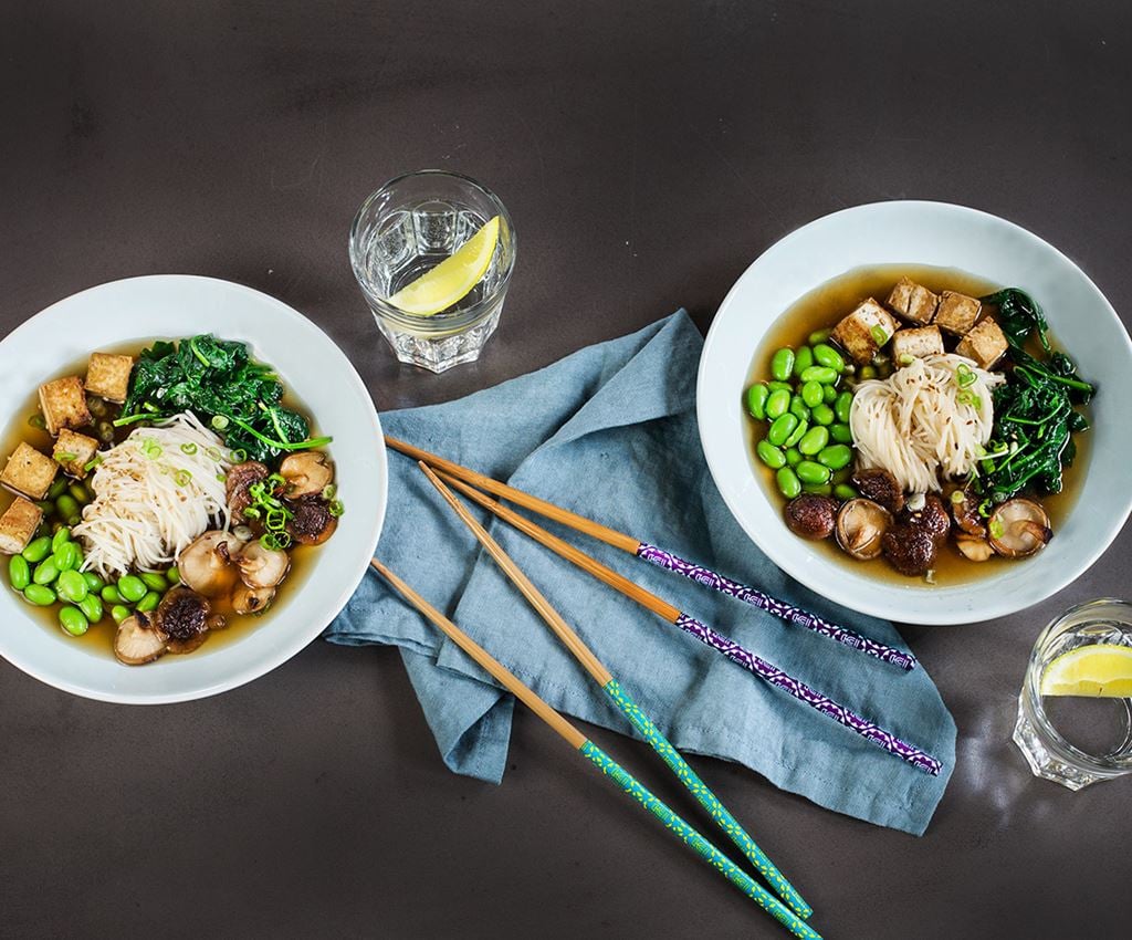 Vegetariška RAMEN makaronų sriuba su tofu ir šitaki grybais