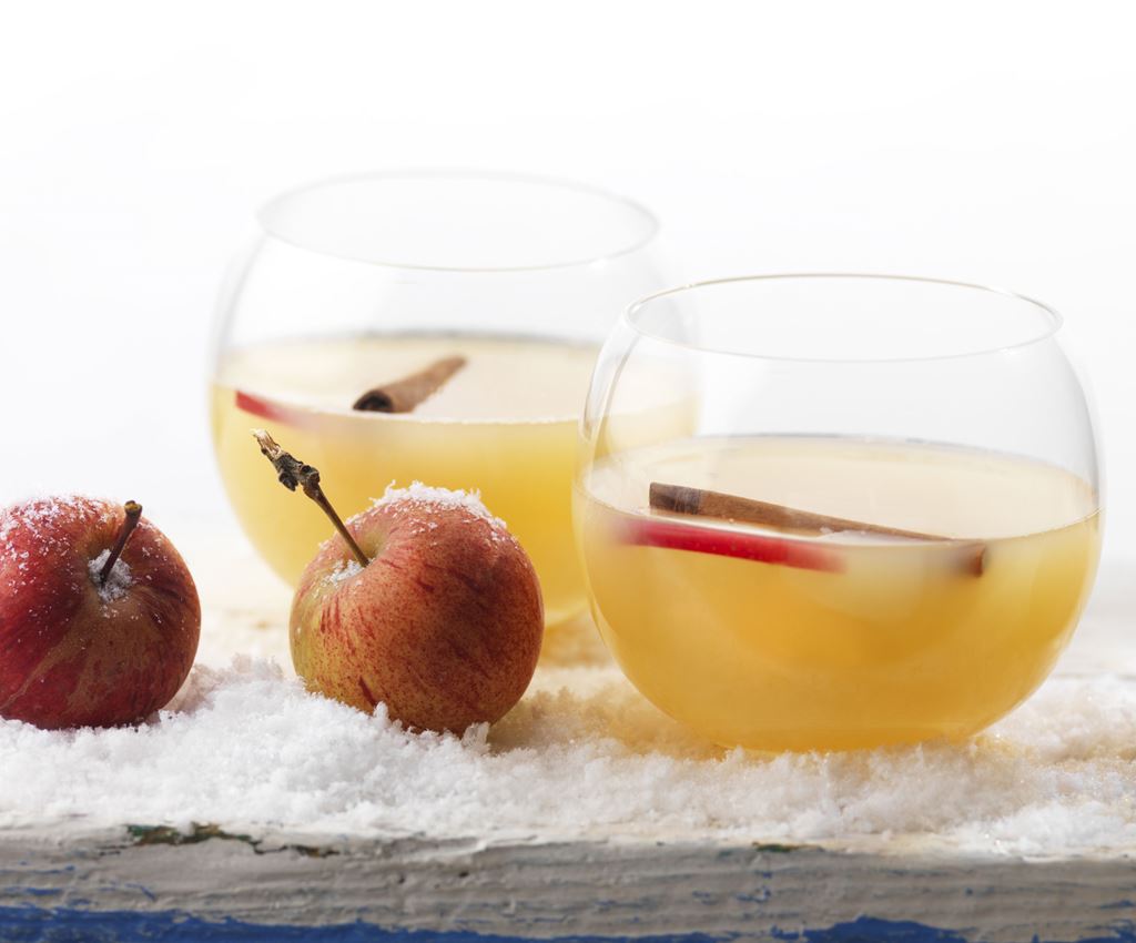 Silts ābolu dzēriens ar kanēli un kalvadosu