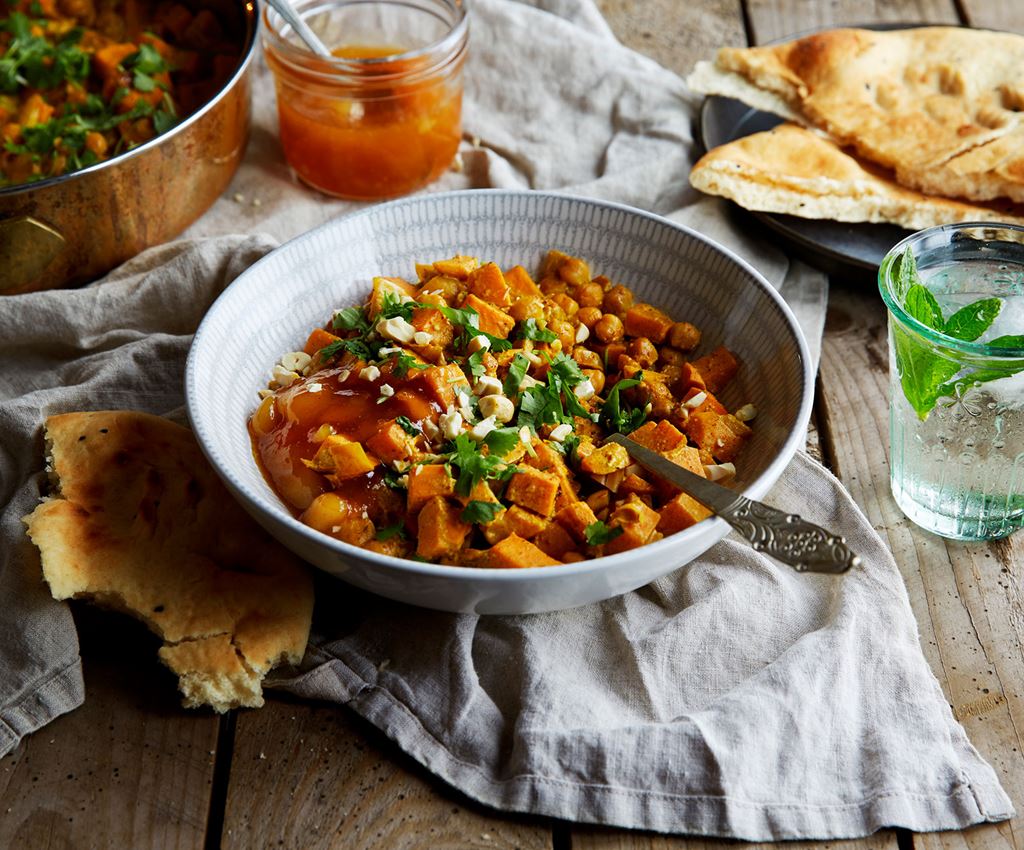 Sweet potato curry with cashews in a bowl
