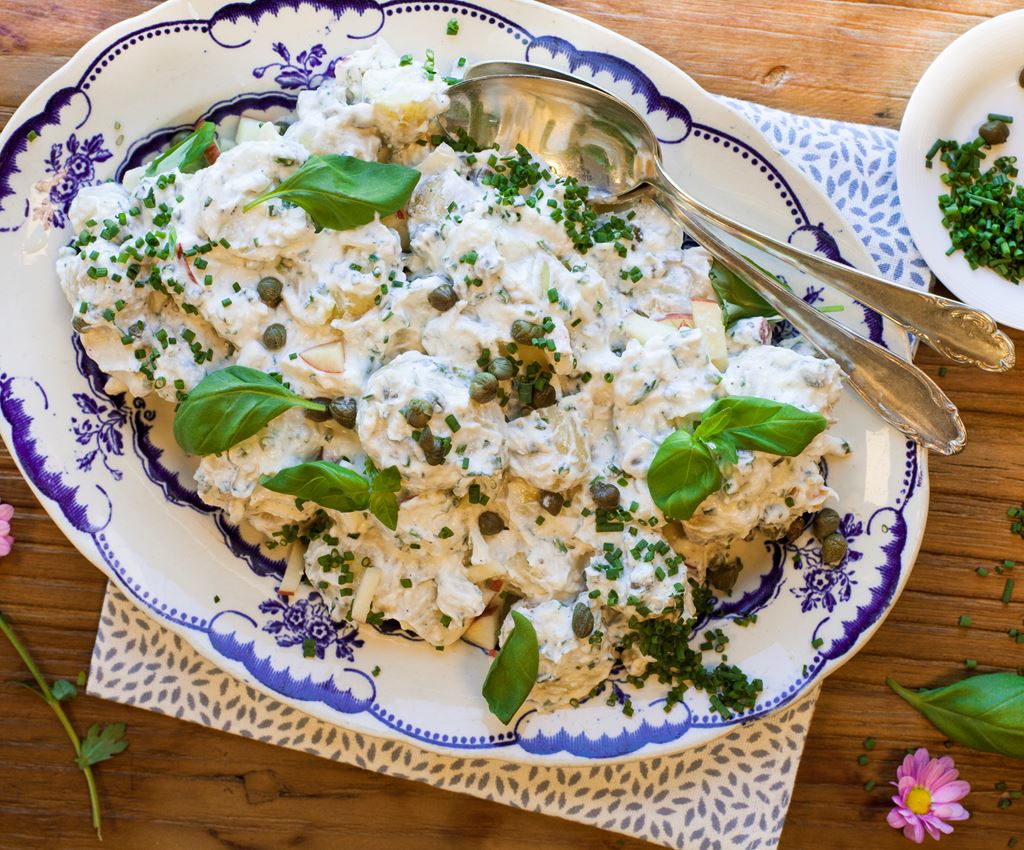 Kremet potetsalat med kapers og gressløk