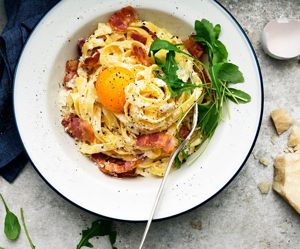 Spagetthi carbonara upplagd med en tallrik