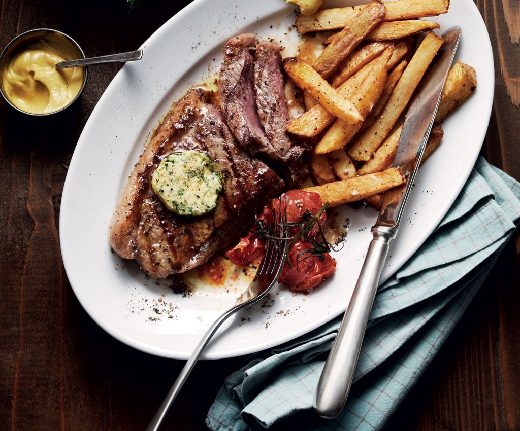 Mørbradbiff med pommes frites og hvitløkssmør