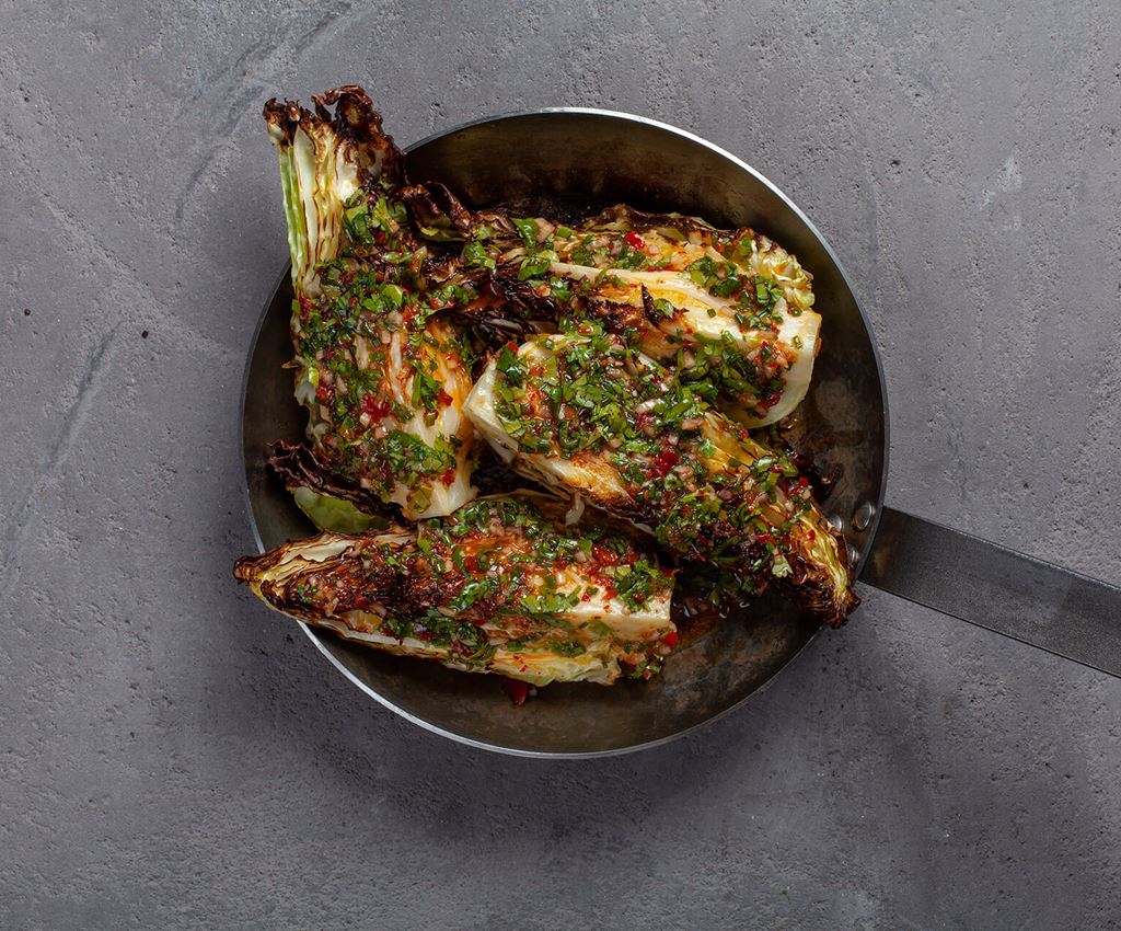 Frying pan with oven baked pointed cabbage