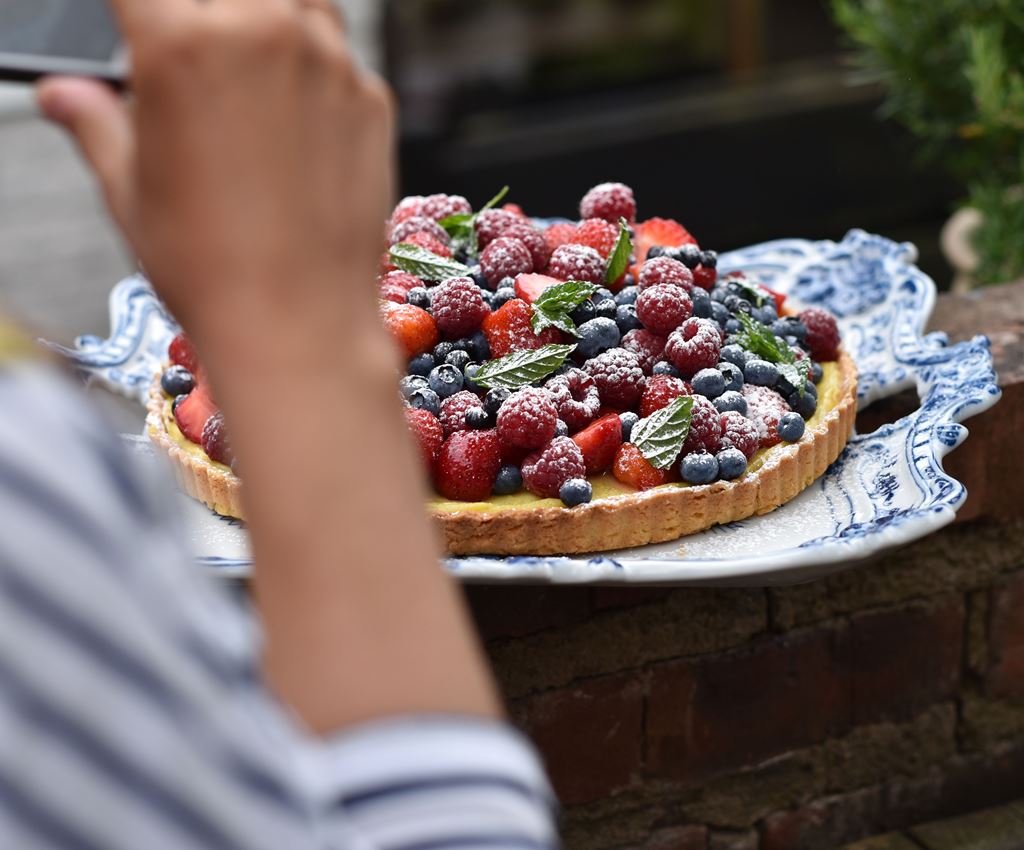 Vanilj- och citrontarte med färska bär