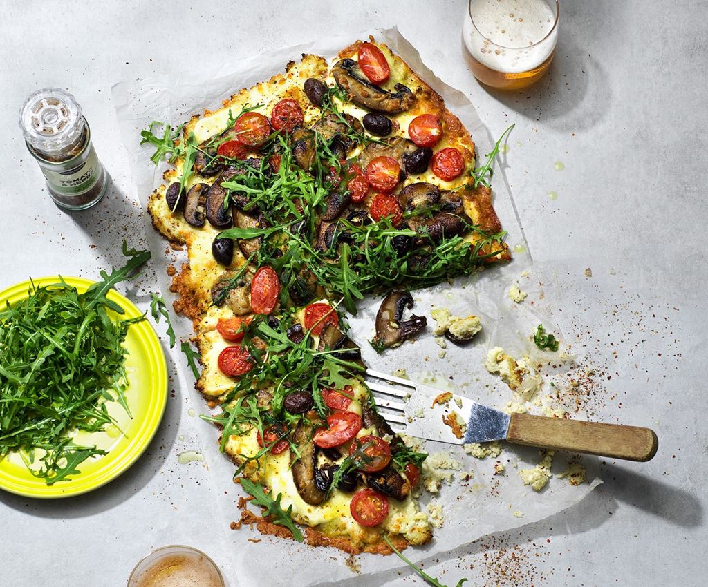 Вегетарианская  пицца с грибами и оливками
