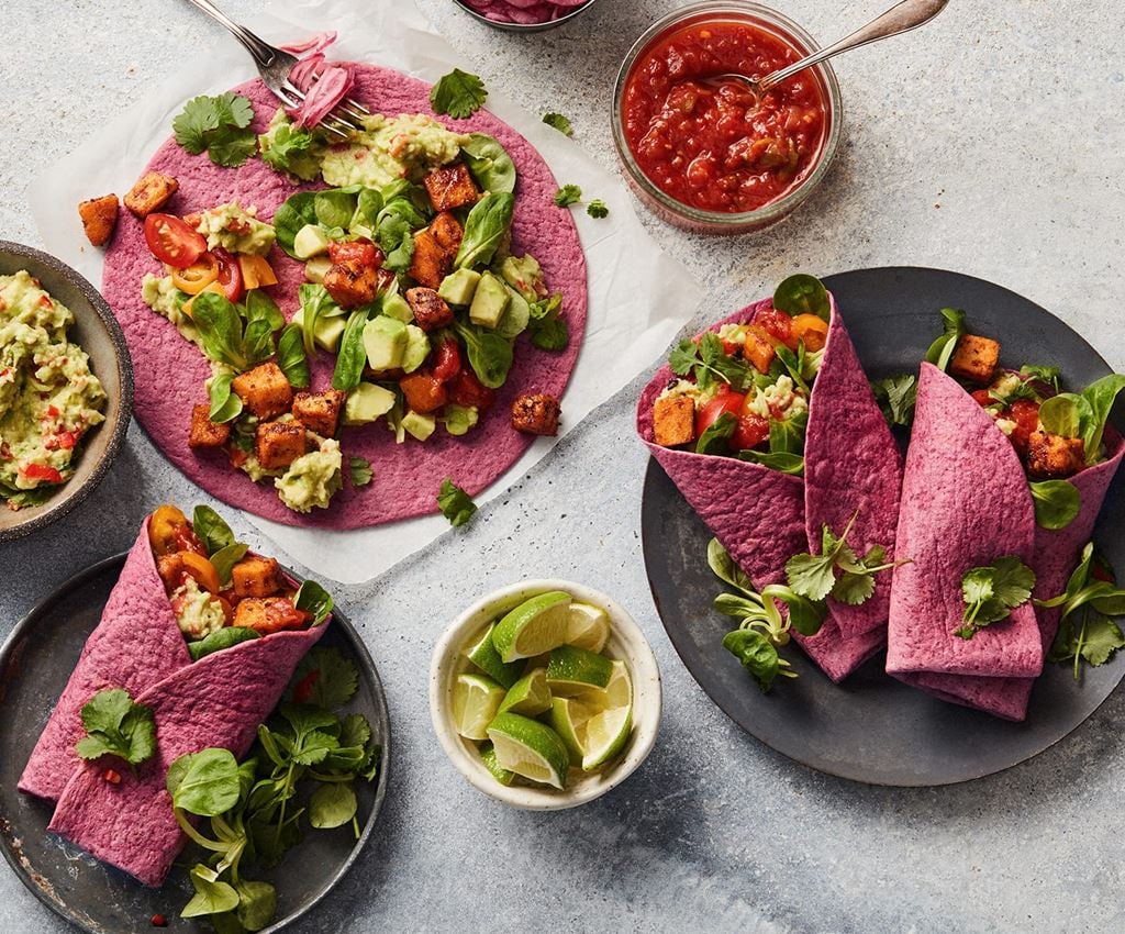 Rote-Beete-Tortilla mit vegetarischer Chili&Lime-Füllung