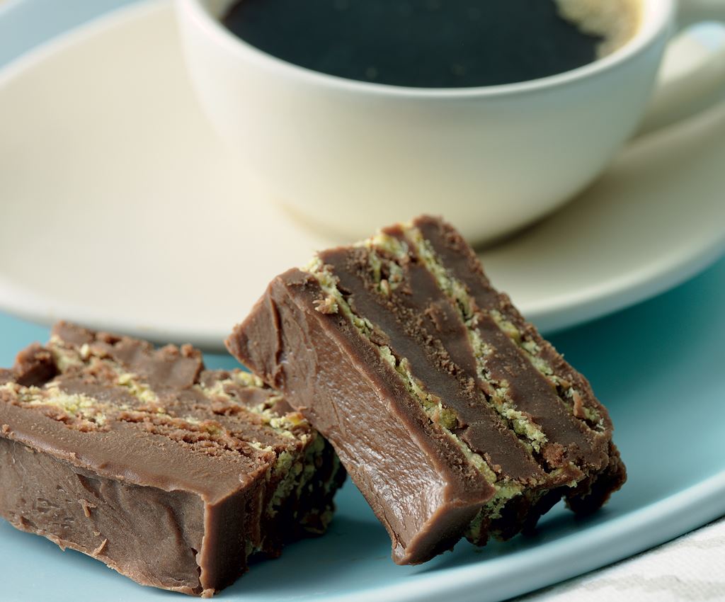 Chokladdessert med mörk choklad och krossade nachochips