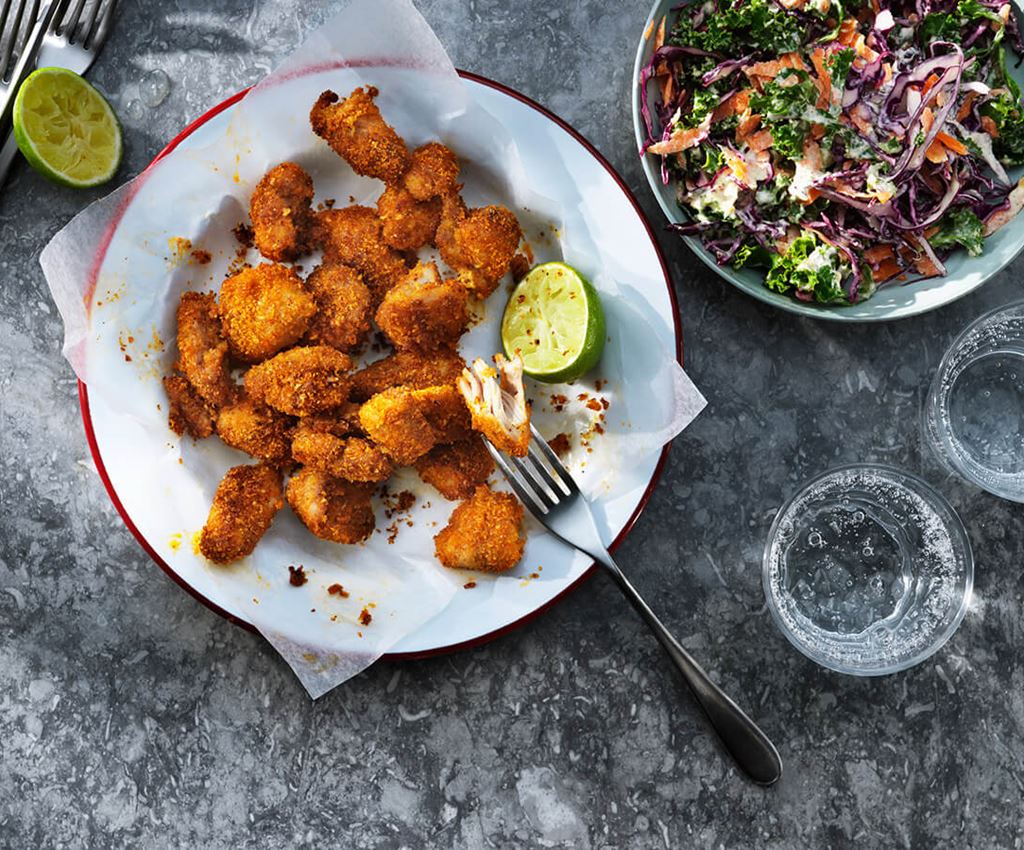 Nuggets de poulet au parmesan avec salade de chou coleslaw