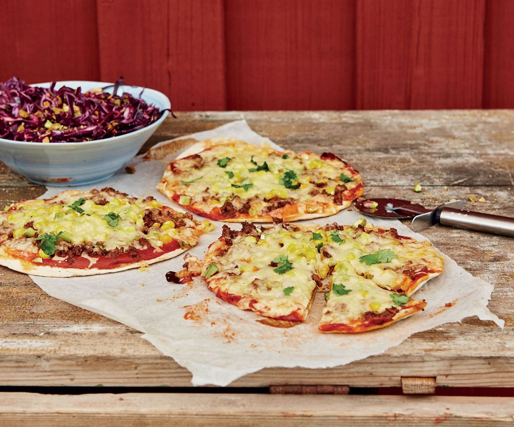 Tortillapizza med berbere-krydderi og rødkålssalat