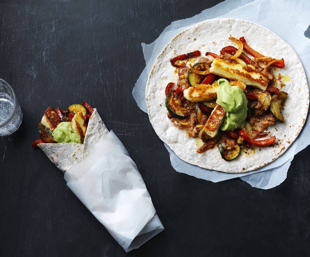 Veggie fajita wraps met halloumi