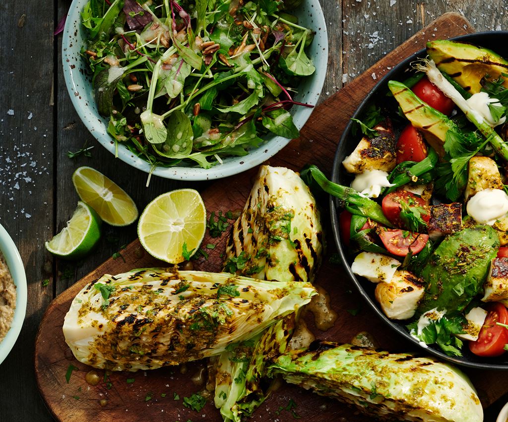 Baba Ganoush, Aasiapärase kastmega grillitud kapsas, roheline salat ja grillitud  halloumi salat.