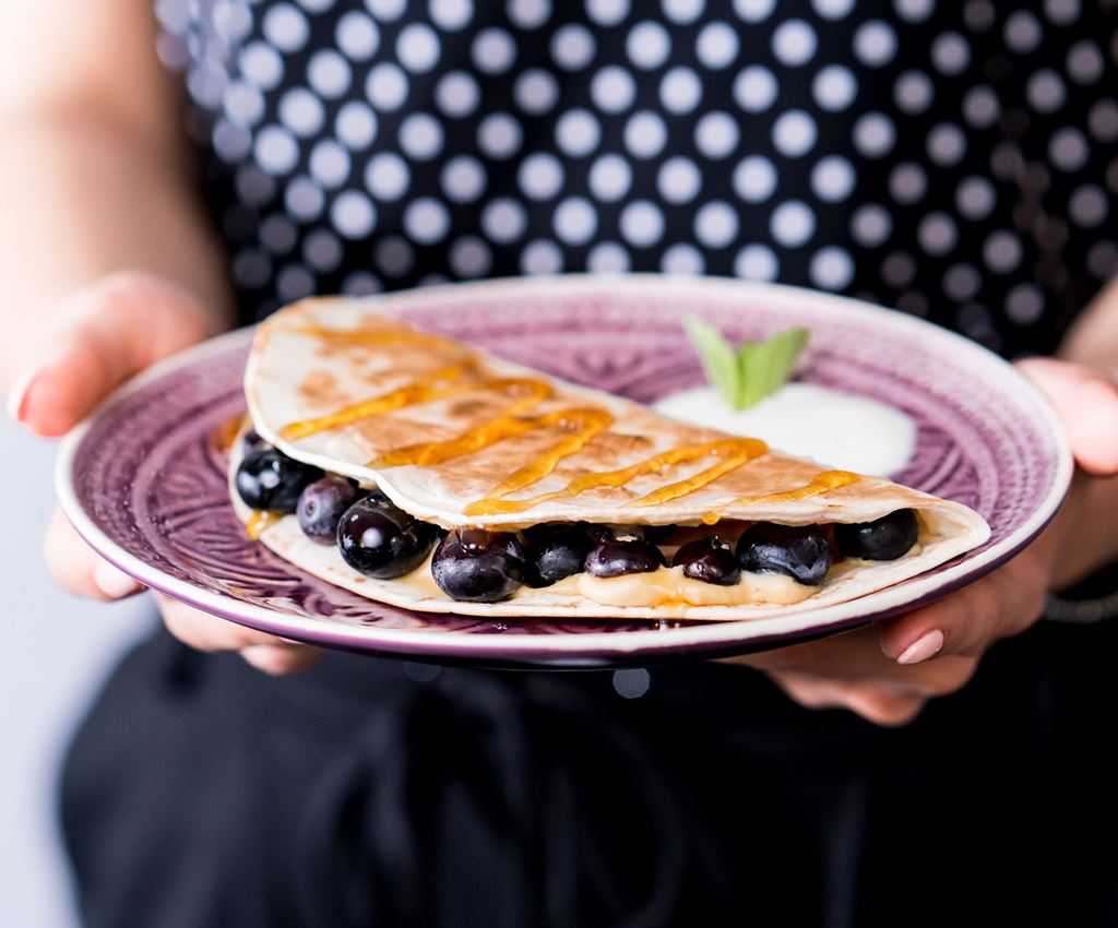 Süße Quesadillas mit Blaubeeren, Erdnussbutter-Frischkäse