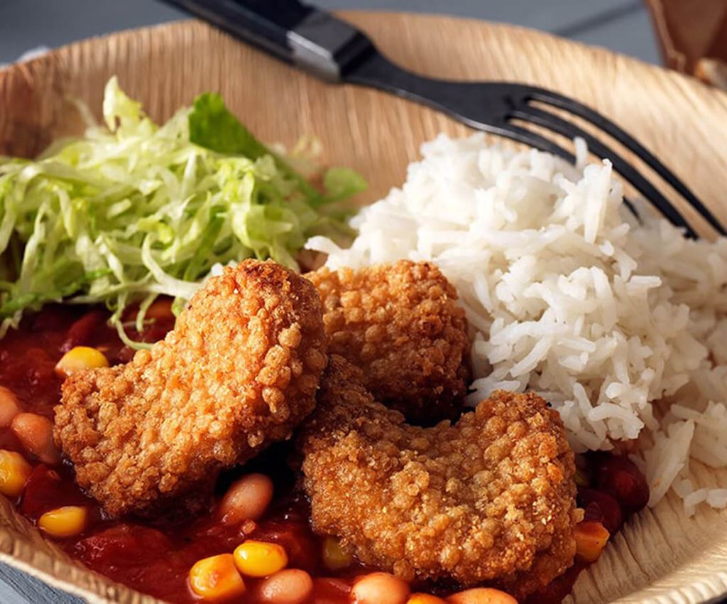 Chicken nuggets med bønnesalsa og basmatiris