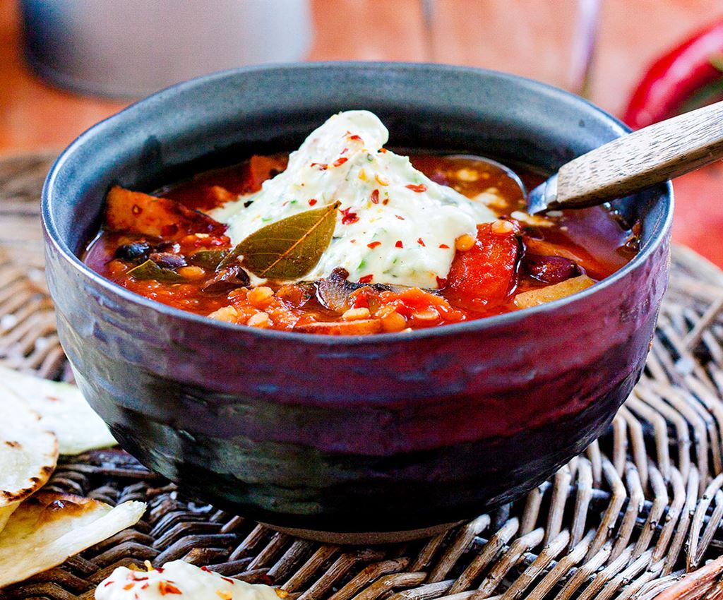 Mexicansk pølsesuppe og chilitopping