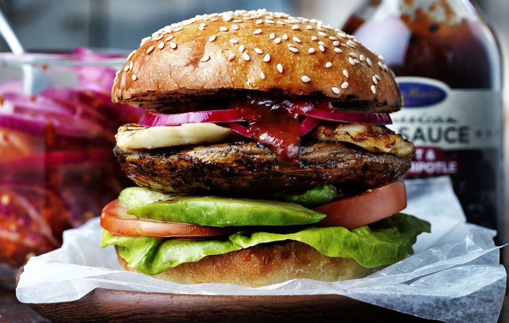 Portobello un haloumi burgeri