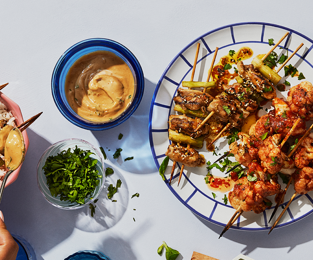 Brochettes de chou-fleur teriyaki avec dip aux cacahouettes