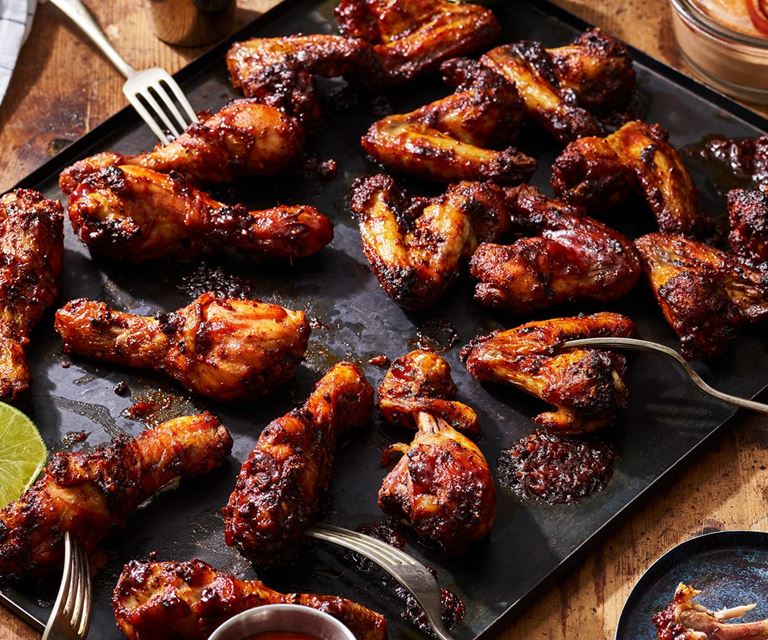 Chicken Wings & BBQ Drumsticks Ett recept från Santa Maria