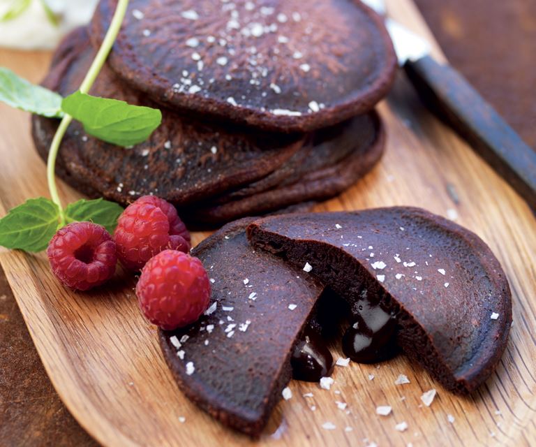 Toppad Chokladblini toppad med saltflingor | Recept från Santa Maria